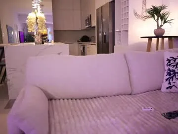 the_queen_of_street – webcam model profile photo Image 2