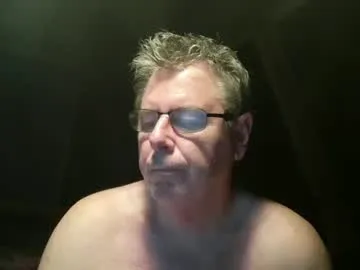 EmiliaCatalina – webcam model profile photo Image 3