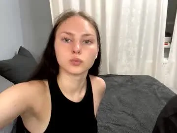 EmiliaCatalina – webcam model profile photo Image 5