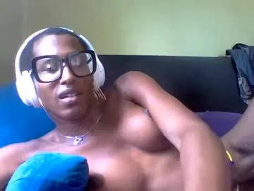 Yiyi-707 profile photo Image 5