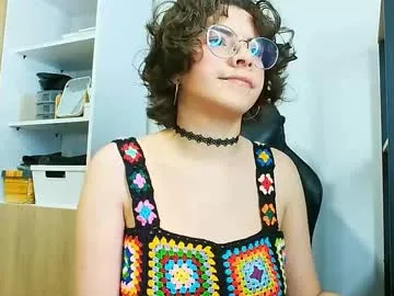 EmiliaCatalina – webcam model profile photo Image 10