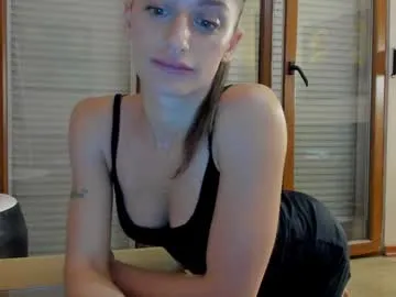 hotmilfbitch – webcam model profile photo Image 9