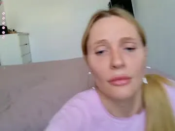 sladkoesolnishko – webcam model profile photo Image 11