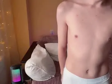 GennaJames – webcam model profile photo Image 6