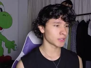 approche_toi_petite – webcam model profile photo Image 8