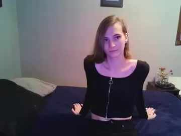 EmiliaCatalina – webcam model profile photo Image 8