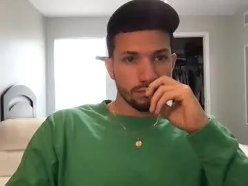 LinaLive – webcam model profile photo Image 18