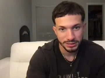 LinaLive – webcam model profile photo Image 5