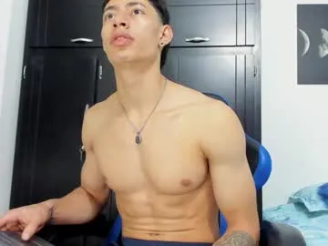 AdritVance – webcam model profile photo Image 17