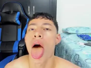 AdritVance – webcam model profile photo Image 8