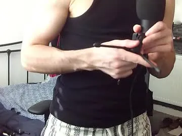 thanusi_2 – webcam model profile photo Image 4