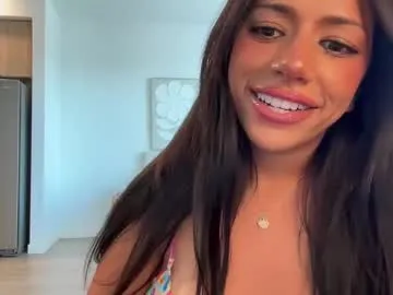 EmiliaCatalina – webcam model profile photo Image 4