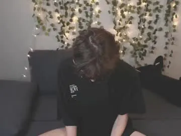 EmiliaCatalina – webcam model profile photo Image 2