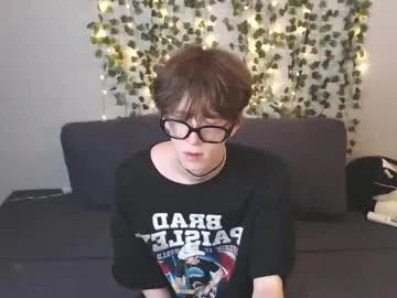 EmiliaCatalina – webcam model profile photo Image 3