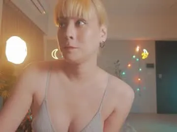 Almmaxxxx – webcam model profile photo Image 6