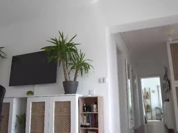 fox-yiyi profile photo Image 6