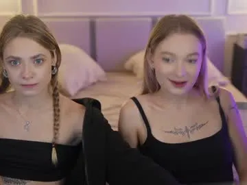 RomanticCouple432 – webcam model profile photo Image 12