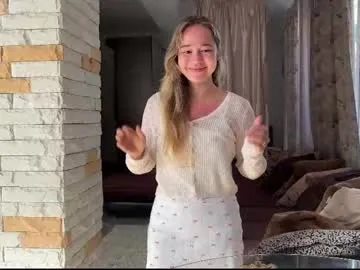 _Alicee_1 – webcam model profile photo Image 10