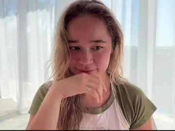 _Alicee_1 – webcam model profile photo Image 11