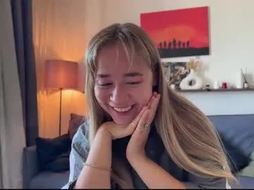 _Alicee_1 – webcam model profile photo Image 16