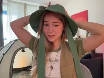 _Alicee_1 – webcam model profile photo Image 4