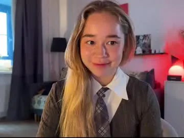 _Alicee_1 – webcam model profile photo Image 7