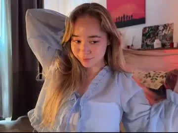 _Alicee_1 – webcam model profile photo Image 9