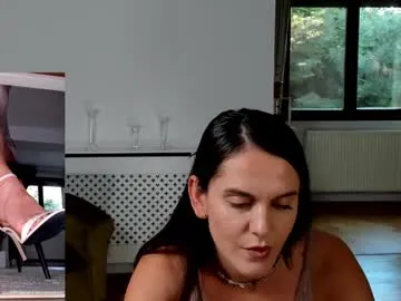 husa_Malikaa – webcam model profile photo Image 6