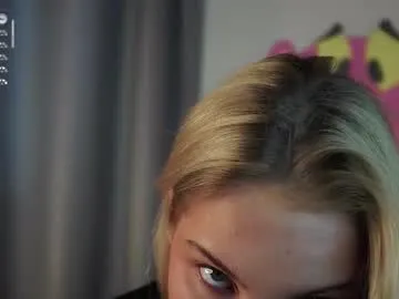 NyraKiss – webcam model profile photo Image 16