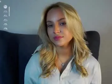 NyraKiss – webcam model profile photo Image 17