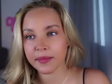 NyraKiss – webcam model profile photo Image 18