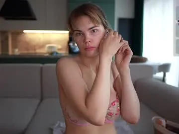 Yiyi-707 profile photo Image 11