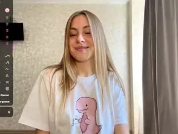 Love_Girl19 – webcam model profile photo Image 5