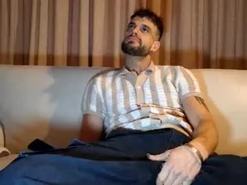 EmiliaCatalina – webcam model profile photo Image 8