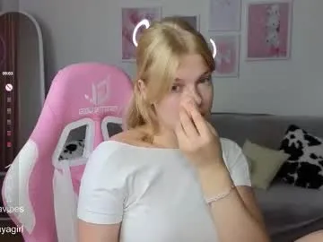 Lovebirdss – webcam model profile photo Image 6