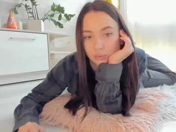 NATHALIA-28_ – webcam model profile photo Image 2