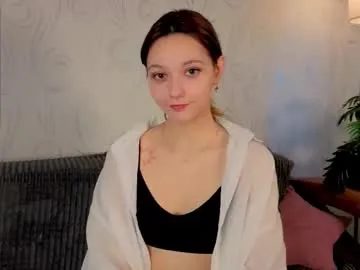 LaureMestler – webcam model profile photo Image 4