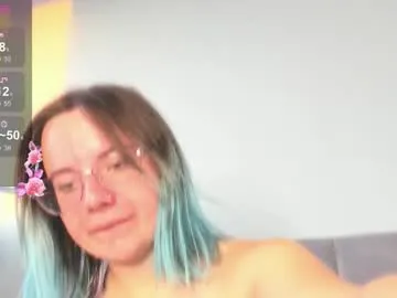 _Alicee_1 – webcam model profile photo Image 19