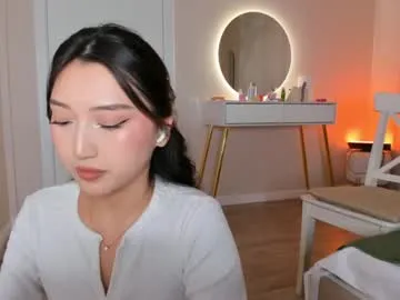 DollyTall – webcam model profile photo Image 9