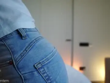 sexy_Family4 – webcam model profile photo Image 3