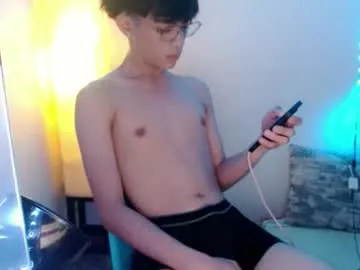 AYW-21 – webcam model profile photo Image 4