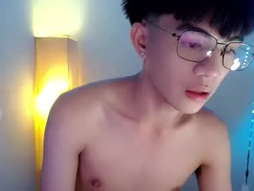 AYW-21 – webcam model profile photo Image 5