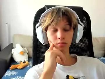 Alirawrz – webcam model profile photo Image 8