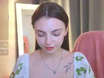 ShannonShanny – webcam model profile photo Image 16