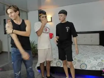 Nicoleevien – webcam model profile photo Image 2