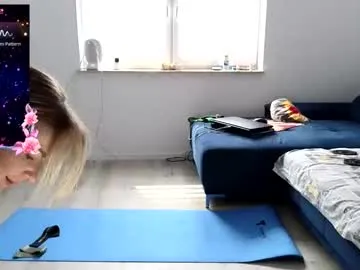 DriveThruDolls – webcam model profile photo Image 6