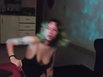 seraphine23 – webcam model profile photo Image 7