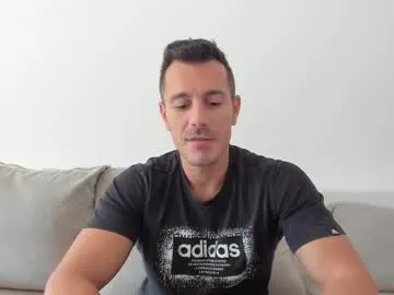 myriambirkett – webcam model profile photo Image 7