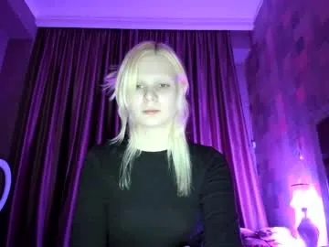 RollDolls – webcam model profile photo Image 11