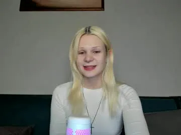 RollDolls – webcam model profile photo Image 12